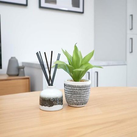 A Stylish Apartment With Parking In Preston Preston  Ngoại thất bức ảnh