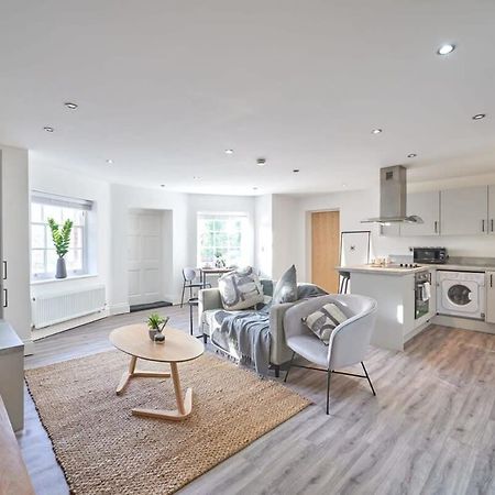 A Stylish Apartment With Parking In Preston Preston  Ngoại thất bức ảnh