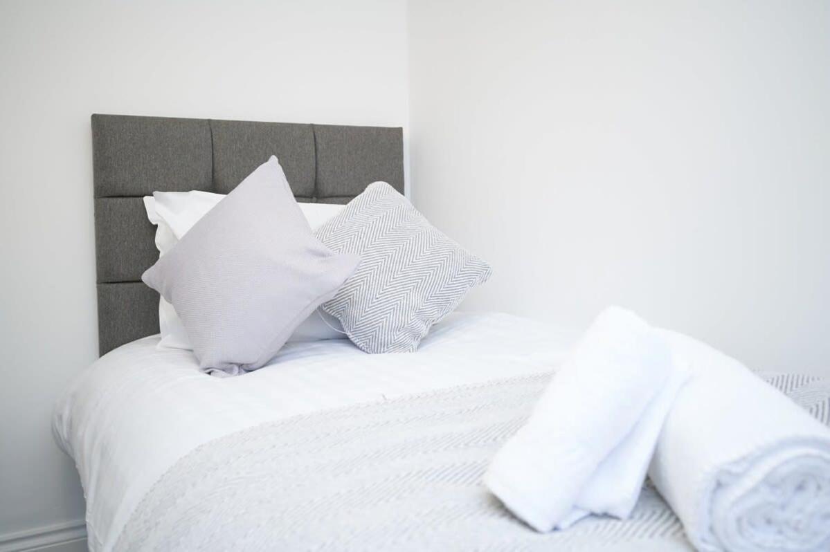 A Stylish Apartment With Parking In Preston Preston  Ngoại thất bức ảnh