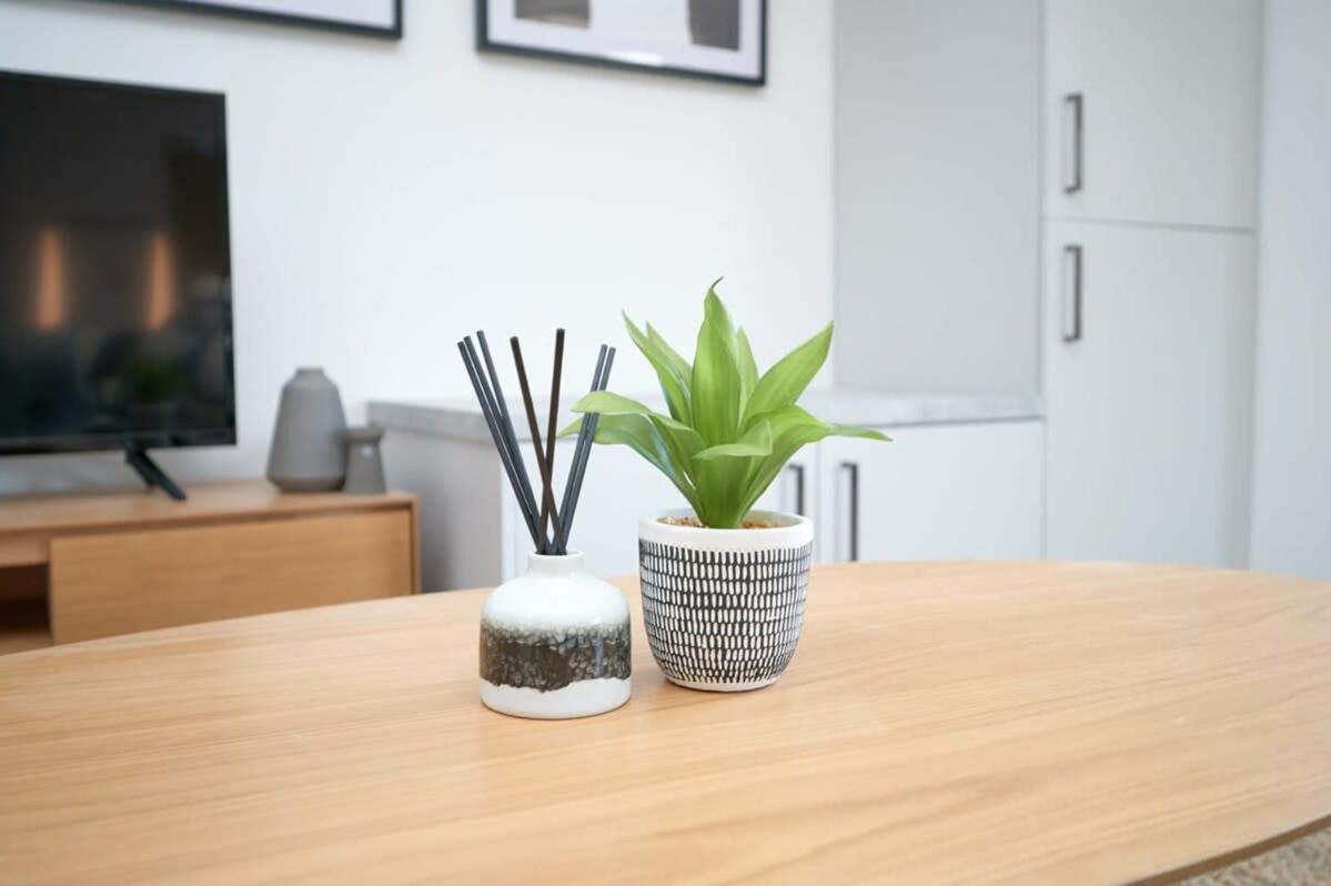 A Stylish Apartment With Parking In Preston Preston  Ngoại thất bức ảnh