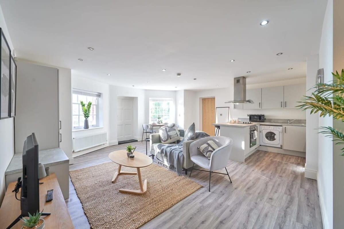 A Stylish Apartment With Parking In Preston Preston  Ngoại thất bức ảnh