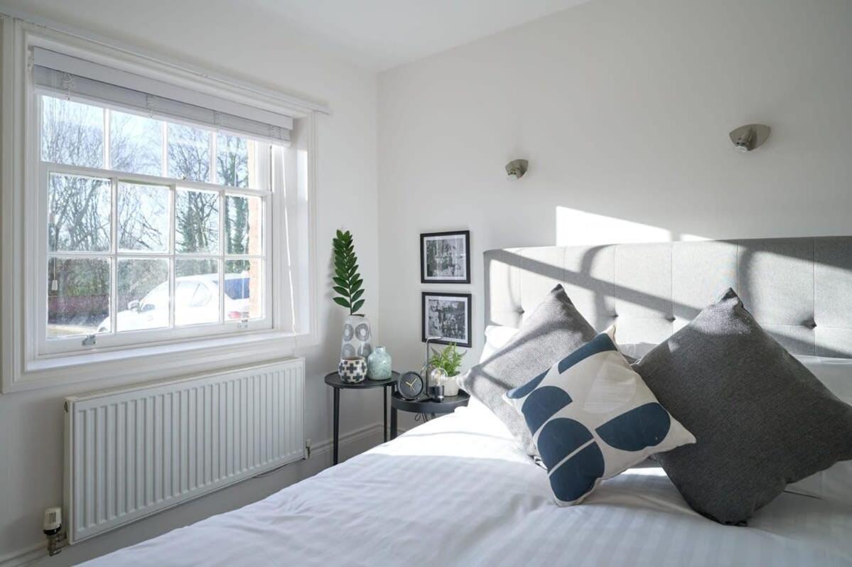 A Stylish Apartment With Parking In Preston Preston  Ngoại thất bức ảnh