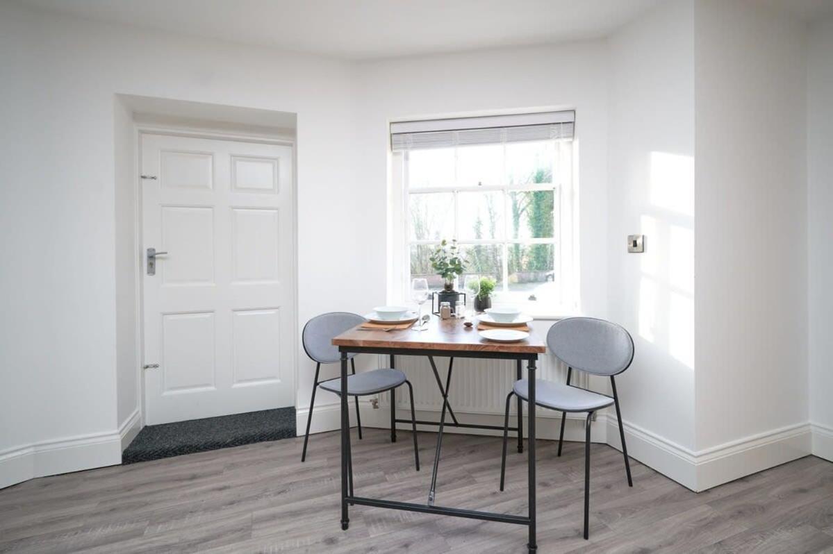 A Stylish Apartment With Parking In Preston Preston  Ngoại thất bức ảnh