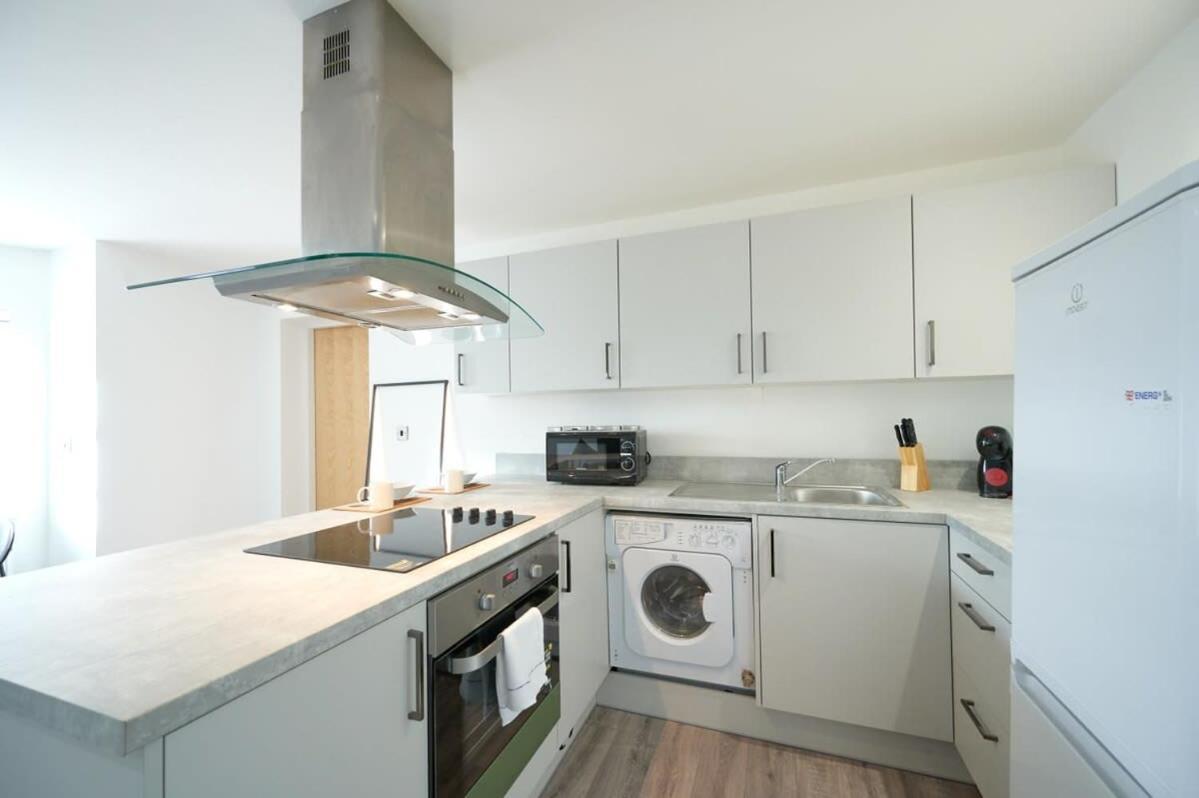 A Stylish Apartment With Parking In Preston Preston  Ngoại thất bức ảnh